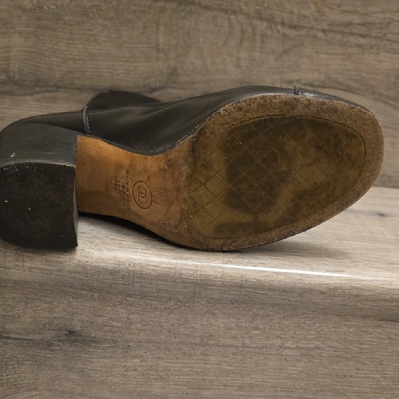 CHANEL Glossy Black Leather Ankle Boots - Picture 4 of 15